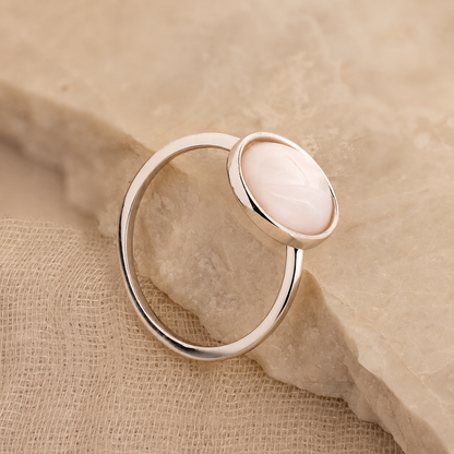 Vintage Elegance: Mother of Pearl Signet Ring