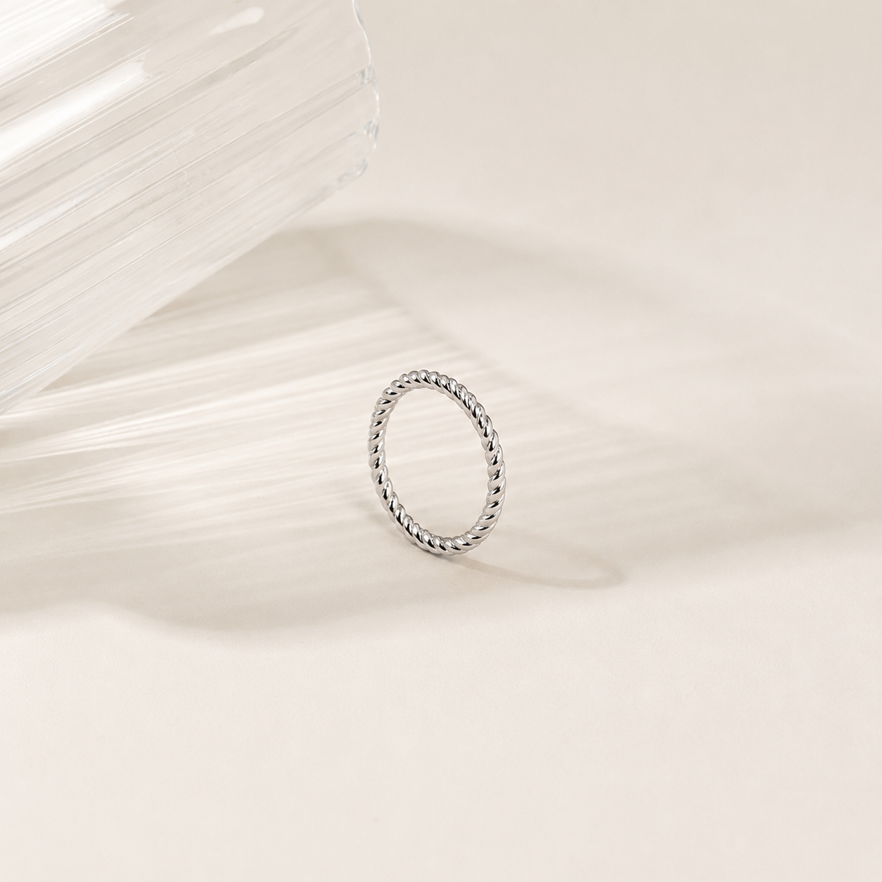Lea Twisted Band Ring