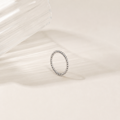 Lea Twisted Band Ring