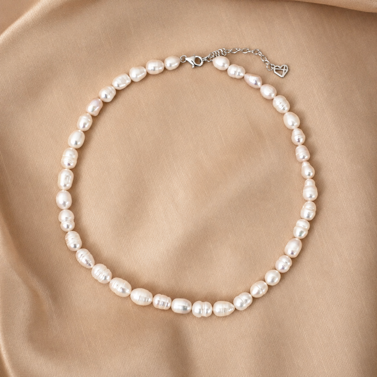 Embrace Modern Elegance with Our Bold Pearl Necklace