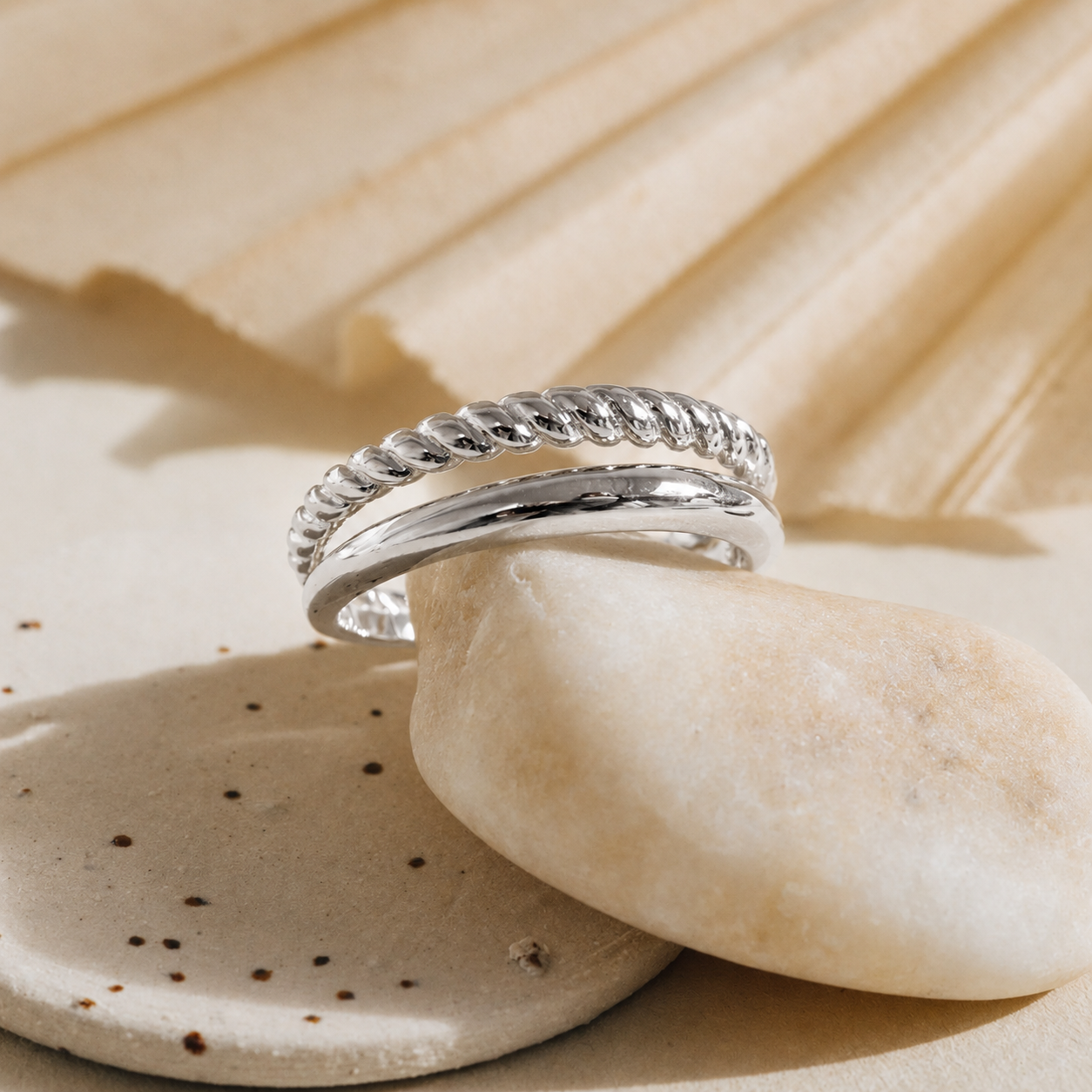 Dynamic Duo: Bold Fusion of Solid and Twisted Bands in the Minimalist Duo Ring